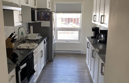 Revelstoke Condominio | Cozy Condo minutes from RMR & Soon Cabot Pacific Golf