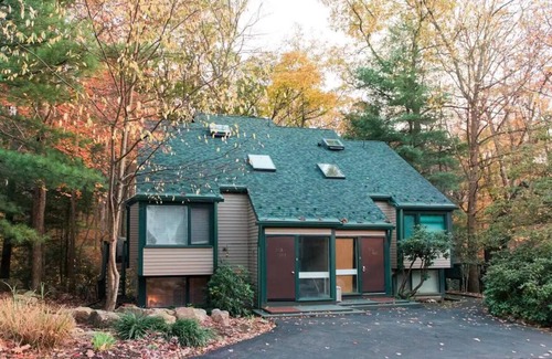Farmington Condominio | Cozy Condo on Nemacolin Grounds