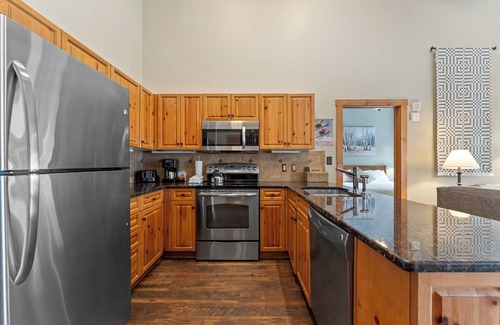 River Run Condominio | Cozy Condo w/ Fireplace, Reading Nook & Private Balcony, Short Walk to Slopes