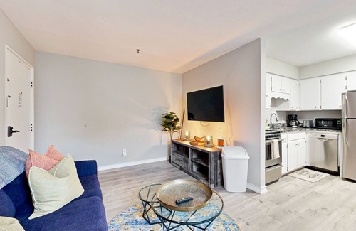 Music Row Condominio | Cozy condo with modern appliances-and close to downtown