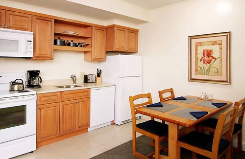 Lenox Dale Condominio | Cozy Condo with resort amenities
