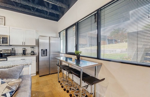 Nashville Condominio | Cozy condo with streaming and cable TV, Wi-FI & great location