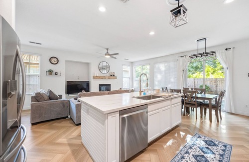 North Natomas Casa | Cozy & Contemporary Sacramento Gateaway