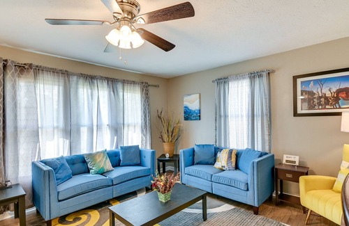 Fayetteville Casa | Cozy + Convenient Fayetteville Home ~ 7 Mi to Dtwn