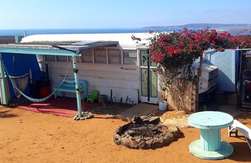 Vicente Guerrero Casa | Cozy converted bus located 10 min walk from the beach .