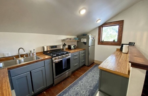 Austin Casa | Cozy Cool Apartment on 6th Street! WALK TO ACL FEST!