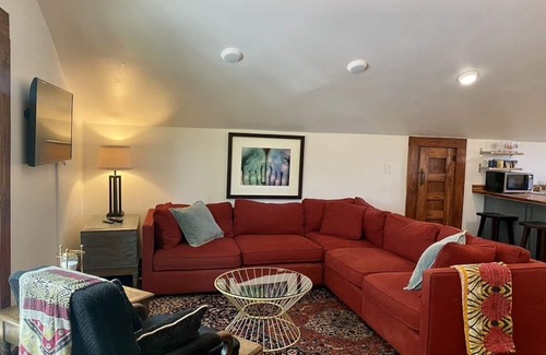 Austin Casa | Cozy Cool Apartment on 6th Street! WALK TO ACL FEST!