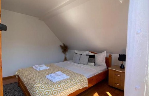 Poiana Marului Casa | Cozy corner in a Small Village
