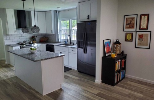 Knoxville Apartamento | Cozy Corner: Spacious Area & Outdoor Lounges!