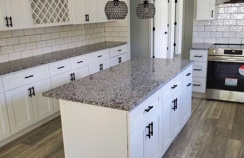 Knoxville Apartamento | Cozy Corner: Spacious Area & Outdoor Lounges!