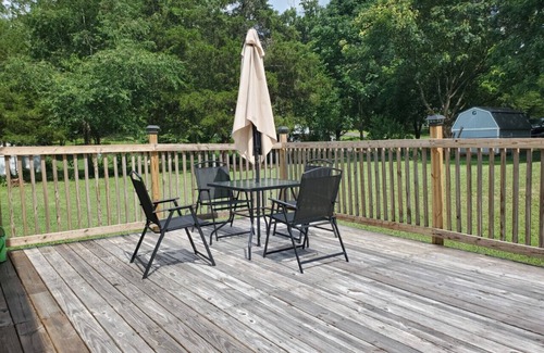 Knoxville Apartamento | Cozy Corner: Spacious Area & Outdoor Lounges!