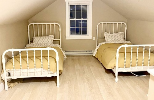 Cape May Court House Cabaña | Cozy Cottage Steps to Downtown and 10 minute Drive from the Beach