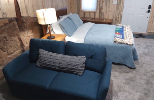 Cascade-Chipita Park Cabaña | Cozy Cottage in a Ponderosa Forest at the Base of Pikes Peak