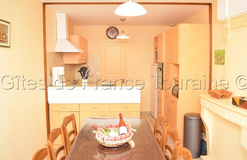 La Tour-Saint-Gelin Cabaña | Gîte tout inclus, calme, WiFi, proche de Richelieu, terrasse, BBQ, parking, animaux acceptés.