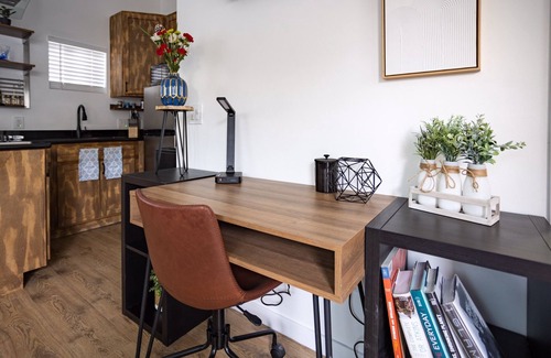 Watts Cabaña | Cozy cottage 10 min from LAX and downtown