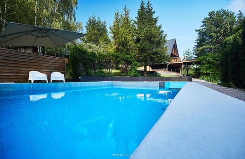 Bielsko-Biala Cabaña | Cozy Cottage. Big Yard. Mountain Views. Pool. Ski resorts nearby.