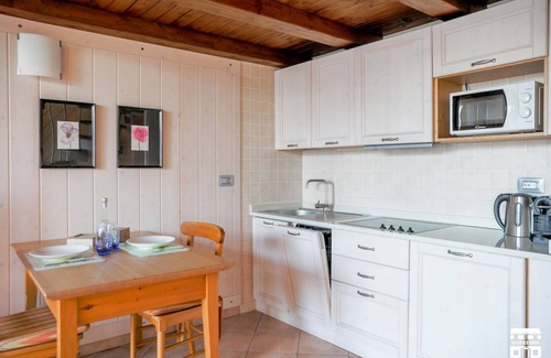 Bellano Apartamento | Design Studio COSY COTTAGE en el agua