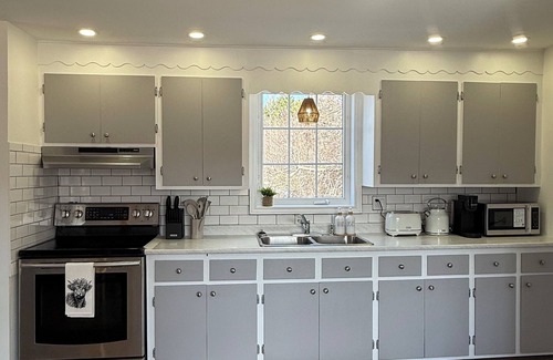 Petit-Etang Cabaña | Cozy cottage by the Highlands Park w/bakery, beach + hiking trails close by!