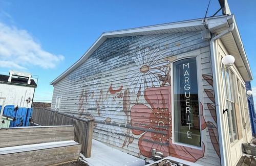 Petit-Etang Cabaña | Cozy cottage by the Highlands Park w/bakery, beach + hiking trails close by!