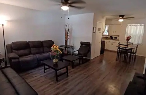 Shady Shores Cabaña | Cozy Cottage close to Lake Lewisville boat Ramp