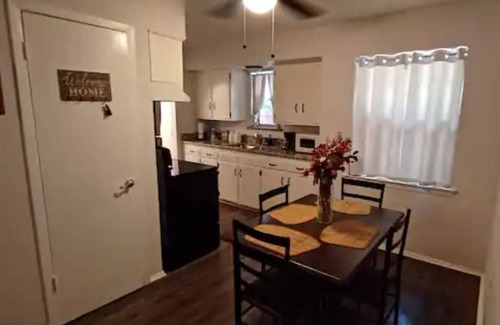 Shady Shores Cabaña | Cozy Cottage close to Lake Lewisville boat Ramp