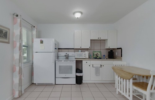 Downtown Dunedin Cabaña | Cozy Cottage Downtown + near Waterfront
