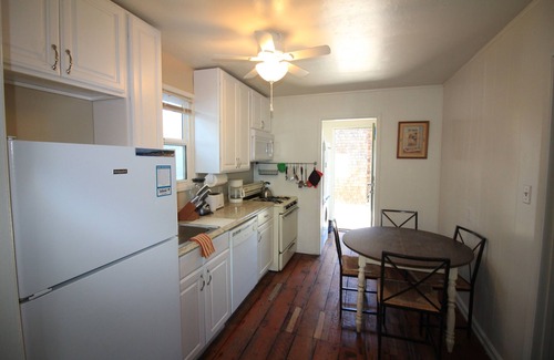 Mission Beach Cabaña | Cozy Cottage/Flat Steps to Ocean 2 Bedroom, 1 Bath- Sleeps 7- Fantastic Location