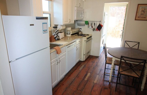 Mission Beach Cabaña | Cozy Cottage/Flat Steps to Ocean 2 Bedroom, 1 Bath- Sleeps 7- Fantastic Location