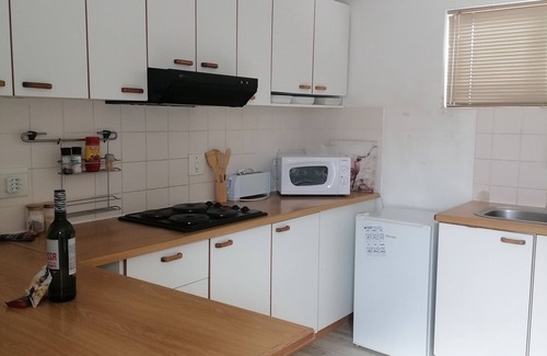 Cape Town Cabaña | Cozy cottage for family getaway with private patio and pool in safe suburb.