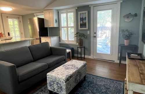 Gulfport Cabaña | Cozy Cottage for Lovers