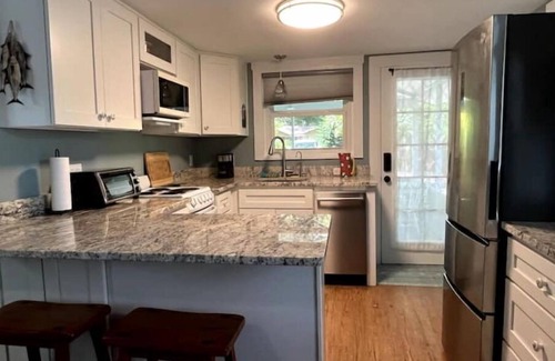Gulfport Cabaña | Cozy Cottage for Lovers