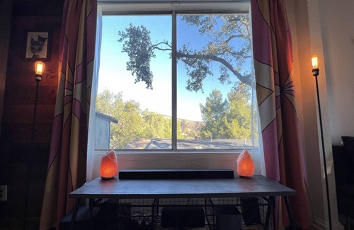 Calabasas Cabaña | Cozy Cottage Getaway in the Mountains - 20 min from the beach!