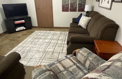 Fort Dodge Casa | Cozy Cottage home in a great location and neighborhood.