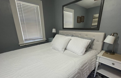 Fort Dodge Casa | Cozy Cottage home in a great location and neighborhood.