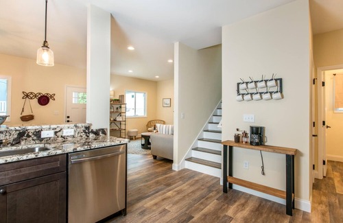 Black Mountain Cabaña | Cozy Cottage- Hot Tub/16 mi from Asheville/ Fire Pit/Arcade/Foosball