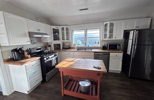 Hatteras Casa | Cozy cottage in Hatteras Village. Convenient to shopping, restaurants and beach.