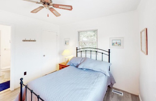 Kitty Hawk Casa | Cozy Cottage in Kitty Hawk