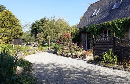 Lannion Casa | Acogedora casa de campo en gran jardín arbolado