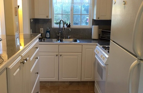 Montecito Cabaña | ~ * ~ Cottage acogedor en Montecito ~ * ~ Pet Friendly -Pool
