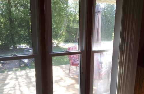 Sauble Beach Cabaña | Cozy cottage in Sauble Beach - Steps to beach