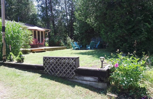 Sauble Beach Cabaña | Cozy cottage in Sauble Beach - Steps to beach