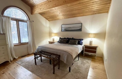 Flesherton Chalet De Esquí | Cozy cottage in the woods near trails & waterfalls