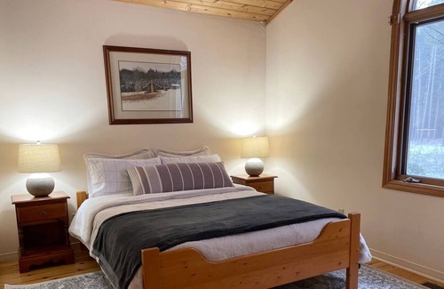 Flesherton Chalet De Esquí | Cozy cottage in the woods near trails & waterfalls