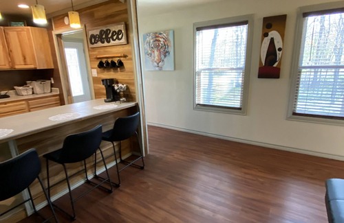 Webberville Cabaña | Cozy cottage in the country w/ hot tub! 20 minutes away from downtown Austin