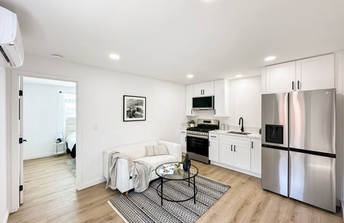 Imperial Beach Cabaña | Cozy cottage in enchanting Imperial Beach with WiFi, AC on a super quiet street.