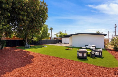 Imperial Beach Cabaña | Cozy cottage in enchanting Imperial Beach with WiFi, AC on a super quiet street.