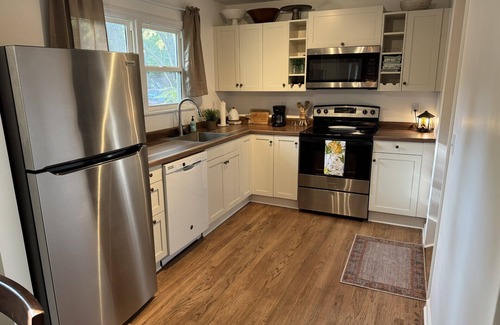 Prairie Hills Casa | Cozy Cottage in Prairie Village, KS
