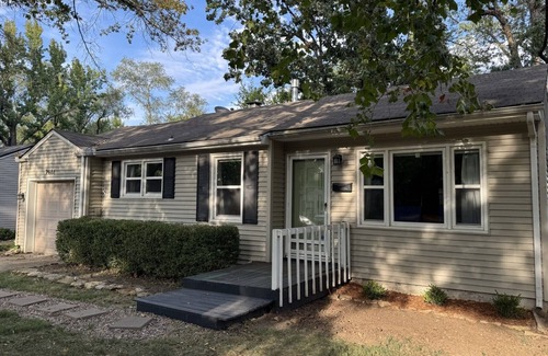 Prairie Hills Casa | Cozy Cottage in Prairie Village, KS