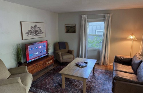 Prairie Hills Casa | Cozy Cottage in Prairie Village, KS