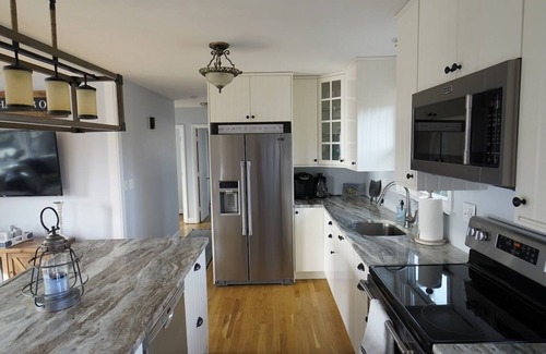 Snug Harbor Casa | Casa recientemente renovada en el pintoresco pueblo de Snug Harbor! Y CENTRAL A / C !!